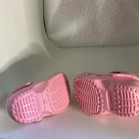 Doggiers Clogs Toddler 1/2 pink soft plastic There are 2 small spots on the toe - Picture 3 of 8